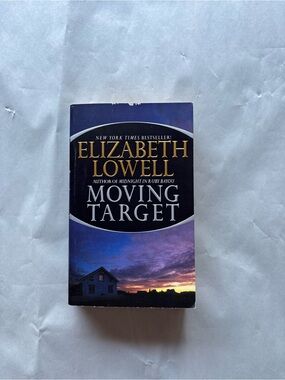 Elizabeth Lowell Moving Target Paperback Thriller Suspense Fiction
